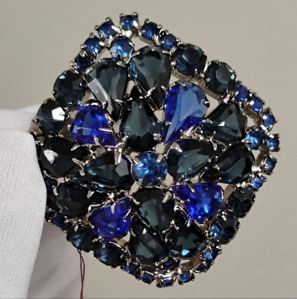 Vintage domed rhinestone brooch, dating from the 1950s or 1960s